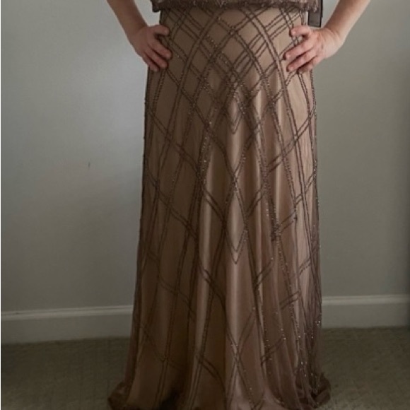 This brand new maxi dress is perfect for a special occasion. - Picture 2 of 13
